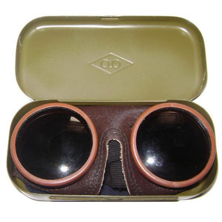 soviet-air-force-pilot-leather-goggles-with-metal-case-ussr-military-protection-glasses-1000x1000w