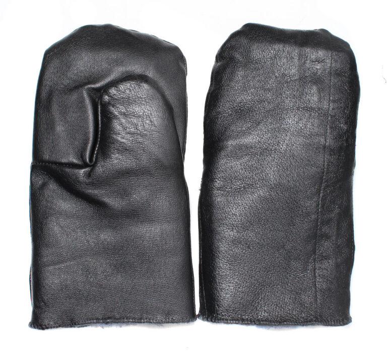 GlovesBlackBigMittens1